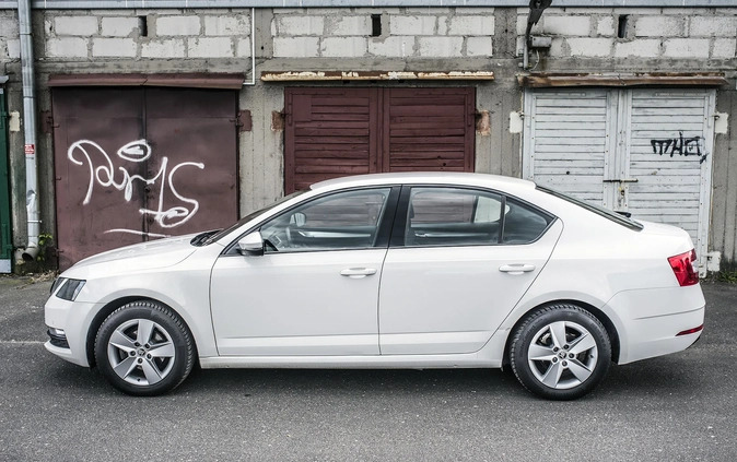 Skoda Octavia cena 39900 przebieg: 277000, rok produkcji 2018 z Warszawa małe 211